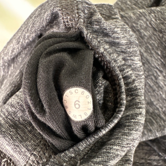 Lululemon leggings, size 6 - Picture 4 of 4